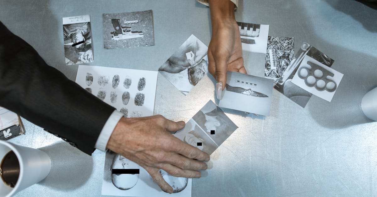 محامي بأولاد تايمة يشارك في تحليل الأدلة خلال تحقيق في قضية جنحية، في إطار عمل تعاوني مع الجهات المختصة.